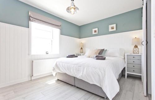 Bournemouth House | Bournecoast - Coastguard Cottage - Sea View - Garden - Hot Tub - HB6098