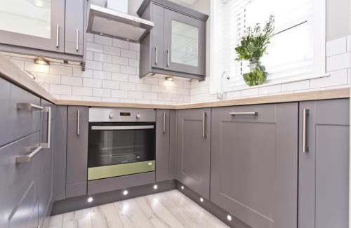 Bournemouth House | Bournecoast - Coastguard Cottage - Sea View - Garden - Hot Tub - HB6098
