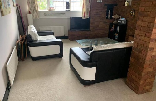 Boscombe House | Bournemouth secluded cottage 10mins walk to beach