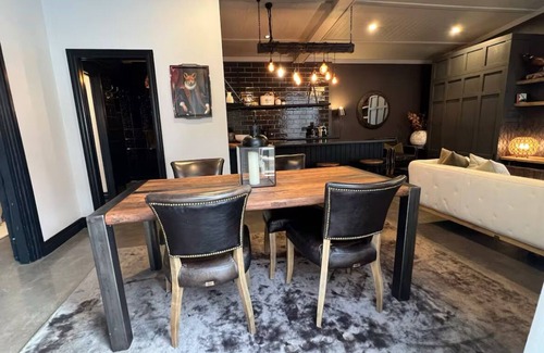 Cambridge Cottage | Boutique Accommodation in Beautiful Cambridge Countryside