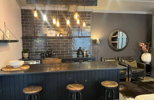 Cambridge Cottage | Boutique Accommodation in Beautiful Cambridge Countryside