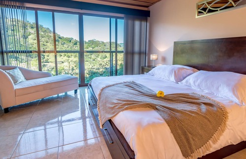 Garabito Cabin | Boutique hotel cabin with private rooftop and amazing views