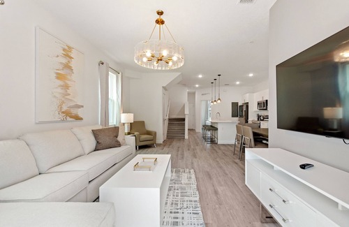 Loughman House | Boutique Retreat, Azzure Resort, Near Orlando And Disney By Shine Villas 6 Bedroom Townhouse