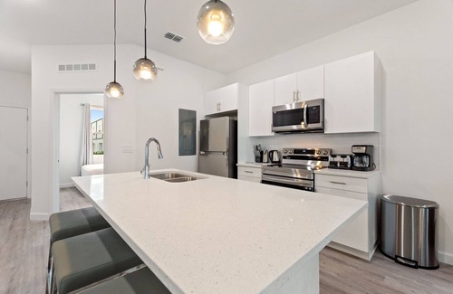 Loughman House | Boutique Retreat, Azzure Resort, Near Orlando And Disney By Shine Villas 6 Bedroom Townhouse