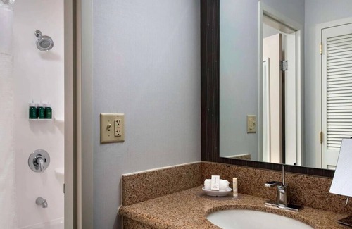 Mahwah House | Boutique Shopping around Franklin Lakes! 4 Family-friendly Units! Pets Allowed!