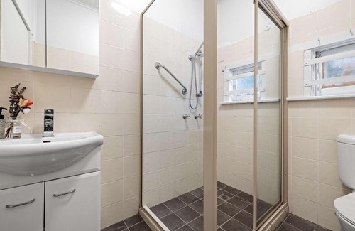 Granville House | Boutique Single Room - Centrally Located at Granville - External - Shared Bathroom