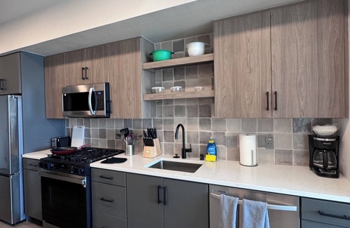 Midway District Apartment | Bowen – Elegant 1BRs near Liberty Station with luxe finishes and style.
