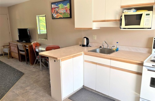 Okanagan-Similkameen Hotel | Bowmont Motel