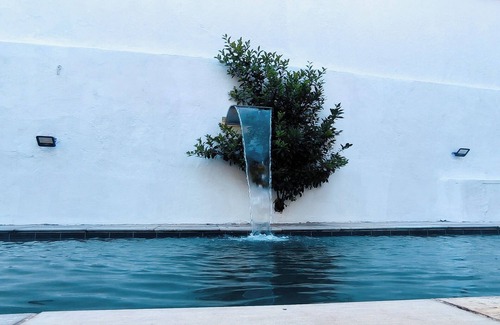 Jardim das Bandeiras Villa | Casa com Piscina e Muito Verde na Vila Madalena