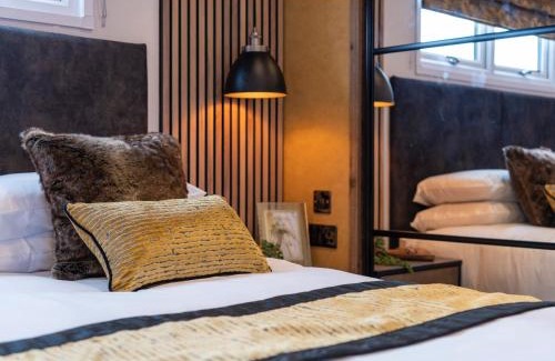 Louth Cabin | Brackenborough Lakes Resort