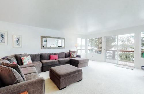 Freeland House | Bradley Beach Getaway -Entire home