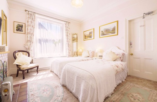Buxton Bed & Breakfast | Braemar Guest House