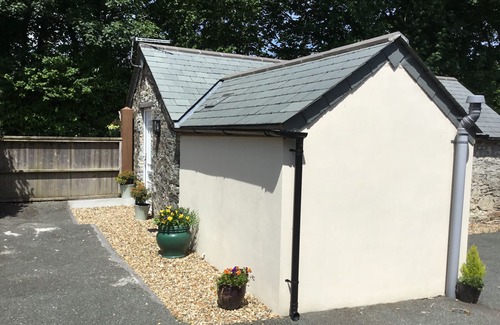 St Wenn Cottage | BRAMBLE BARN, pet friendly, country holiday cottage in Lanivet