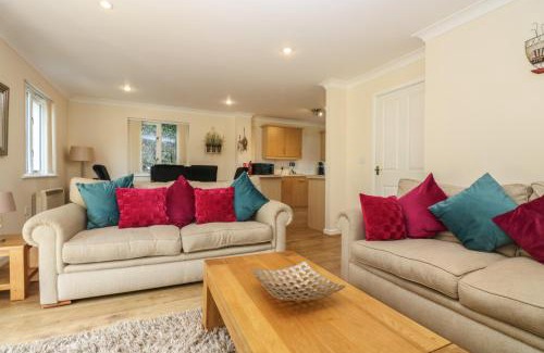 Falmouth House | Bramble Cottage