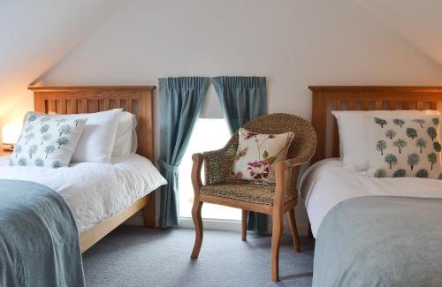 Llangadog House | Bramble Cottage Mountain Retreat