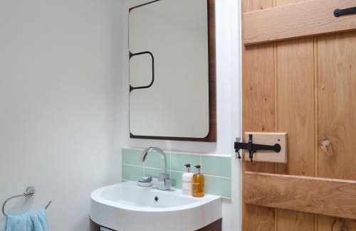 Llangadog House | Bramble Cottage Mountain Retreat