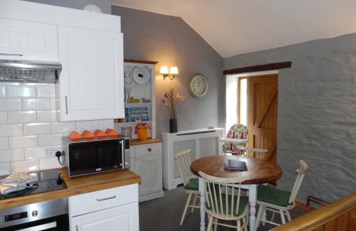 Brazzacott House | Brambles Cottage