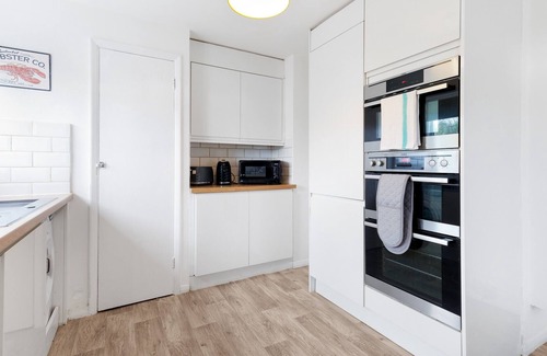 Hillingdon House | Brambles House West Drayton 3 Bedroom
