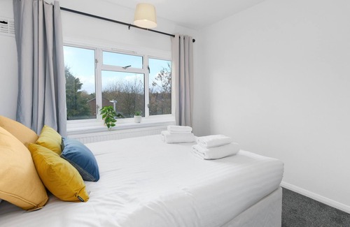 Hillingdon House | Brambles House West Drayton 3 Bedroom