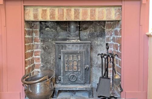 Westbourne House | Brambletye Cottage - Westbourne
