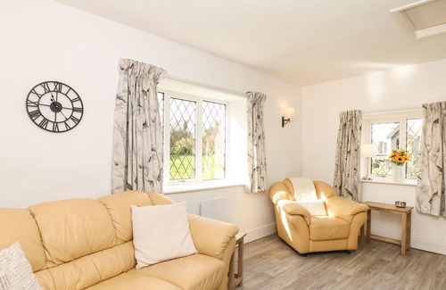 Whimple Cottage | BRAMLEY COTTAGE, pet friendly, character holiday cottage in Whimple