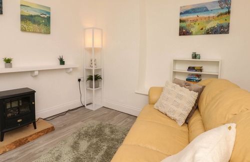 Whimple Cottage | BRAMLEY COTTAGE, pet friendly, character holiday cottage in Whimple