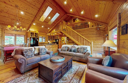 Upper Moonridge Ski Chalet | Branchwater Lodge #569