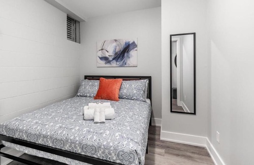 Central Hamilton Apartment | Brand New - 1BR Modern Apt - CENTRAL Location