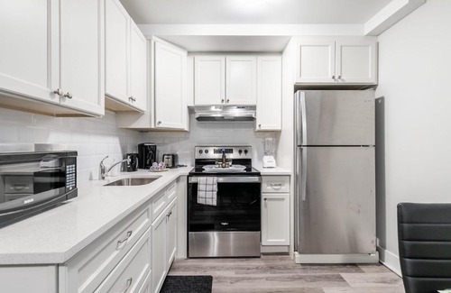 Central Hamilton Apartment | Brand New - 1BR Modern Apt - CENTRAL Location