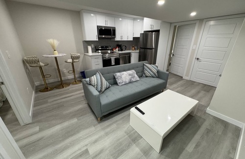 Southwest Calgary House | Brand new 2 bdrm 3 beds luxury Guest Suite with separate entrance