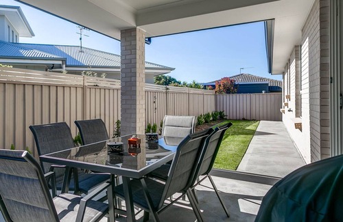 Encounter Bay House | Brand New 3BR So Close to Sea and Lake