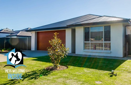 Encounter Bay House | Brand New 3BR So Close to Sea and Lake