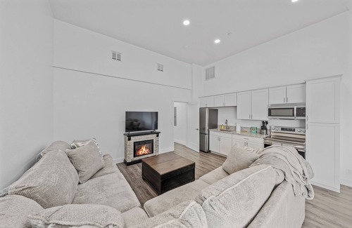 Topaz Lake Condo | Brand-new 4-bed, 2-bath suite with stunning lake views.