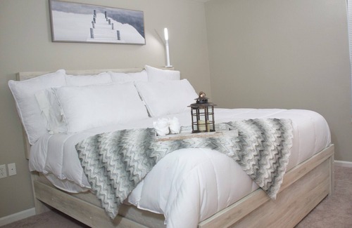 Cabot Apartment | Brand new 5 star hotel Luxury double bed Experience EZ access