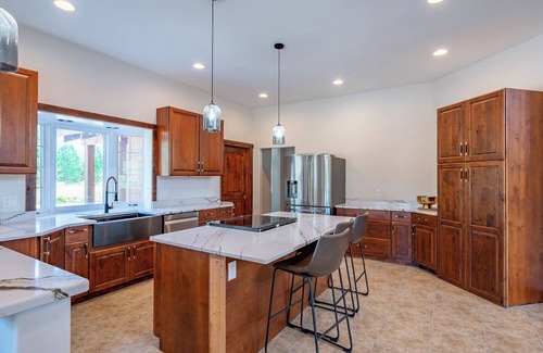 Thompson Falls House | BRAND NEW 7500 sf, 5BR/6BA luxury cabin retreat-walk to Clark Fork river.