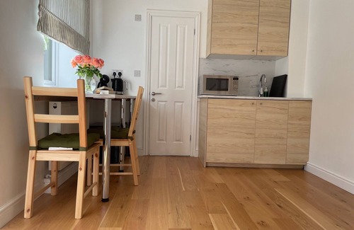 Friern Barnet House | Brand new and cosy 2bedroom house in fabulous London with WiFi
