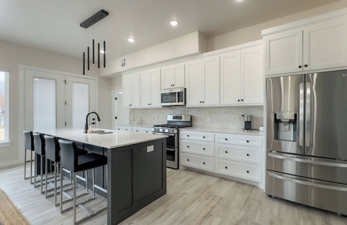 Kingston House | Brand new Beachside Alcove w/all amenities, private pickleball court &game room