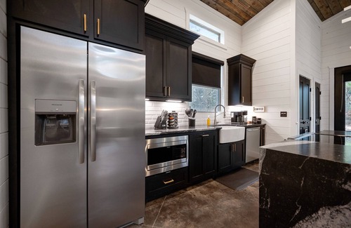 Pickens Cabin | BRAND NEW! BOHO Modern + Chic Luxury Couples Retreat!