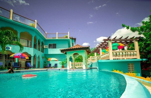 Negril Resort | BRAND NEW BOUTIQUE HOTEL WITH BREATH TAKING VIEWS OF THE HISTORIC TOWN OF NEGRIL