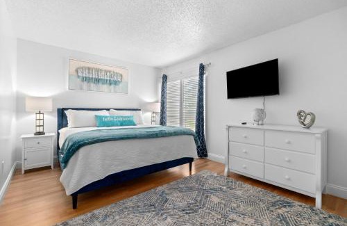 Gulf Gate Estates Apartment | Brand new condo 1BD/1BR just 10 min from Siesta Key