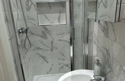 Dudden Hill Apartment | Brand New En-suite Bedroom in London
