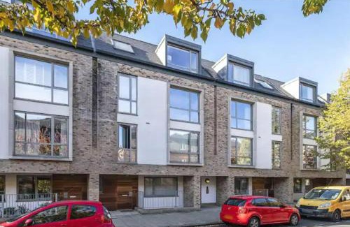 Vassall Apartment | Brand New Flat in Central London with Car Park