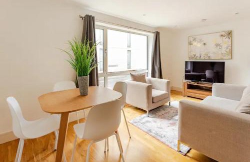 Vassall Apartment | Brand New Flat in Central London with Car Park