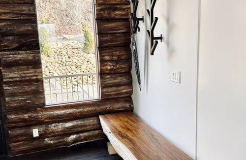 Chalet Village North House | Brand NEW! Great VIEWS! 5*Cabin, Game Room Hot Tub