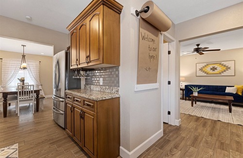 Encanto House | BRAND NEW ✴ HEATED POOL ✴ HOT TUB ✴ OUTDOOR GAMES ✴ CLOSE TO DINING & AIRPORT
