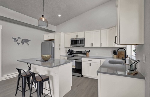 Colorado Springs Cottage | Brand New Luxury 1-Bedroom Minutes from Downtown & Hiking