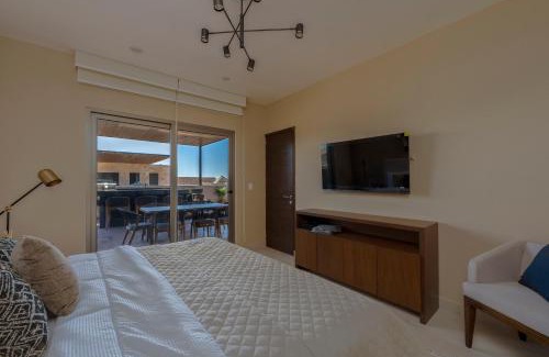 El Tezal Apartment | Brand New Luxury PH with Private Pool and Views