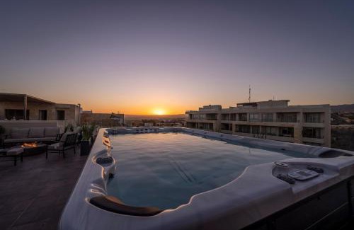El Tezal Apartment | Brand New Luxury PH with Private Pool and Views