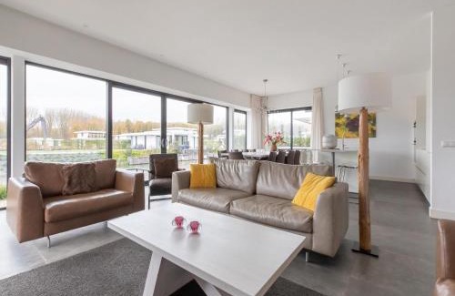 Zeewolde Villa | Brand new luxury villa on a small-scale park with its own jetty