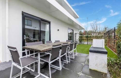 Zeewolde Villa | Brand new luxury villa on a small-scale park with its own jetty